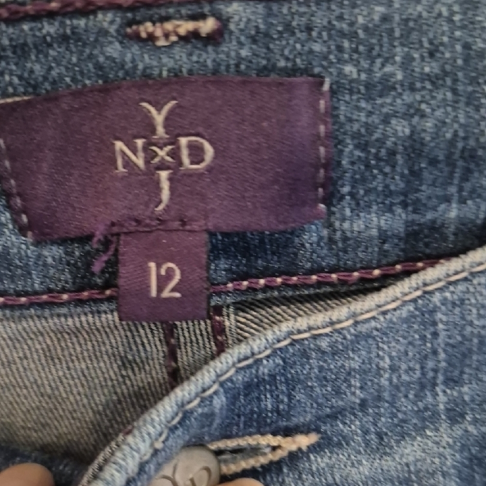 NYDJ Blue Cropped Jeans with Embroidery On Back Pockets - Picture 3 of 12